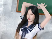 Cô gái sinh viên xuất sắc nhất Đài Loan khỏa thân trong lớp học